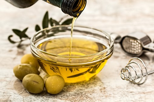 Ten Amazing Health Benefits of Olive Oil: A Guide to Nature's Elixir